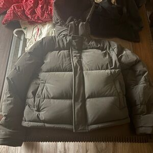 Aritzia Women's Black Puffer Jacket